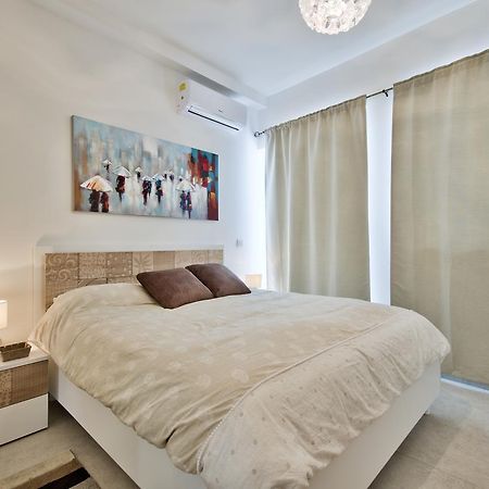 "Centre Point" Apartment Saint Julian's Екстер'єр фото